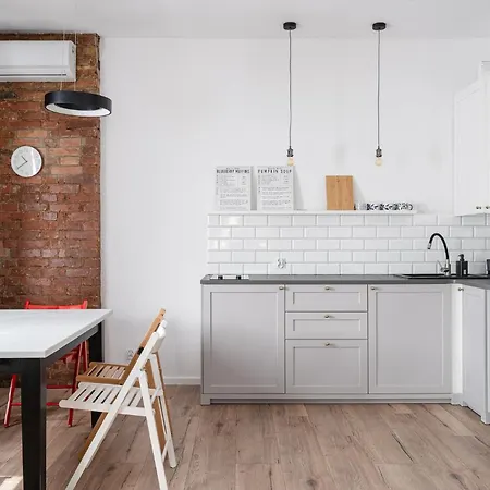 Rentplanet - Cybulskiego Apartment